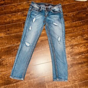 Women’s light wash blue jeans size 7/27